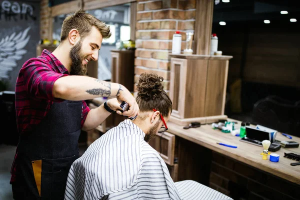 Happy Young Handsome Man Visiting Hairstylist Barber Shop — Stock Photo, Image