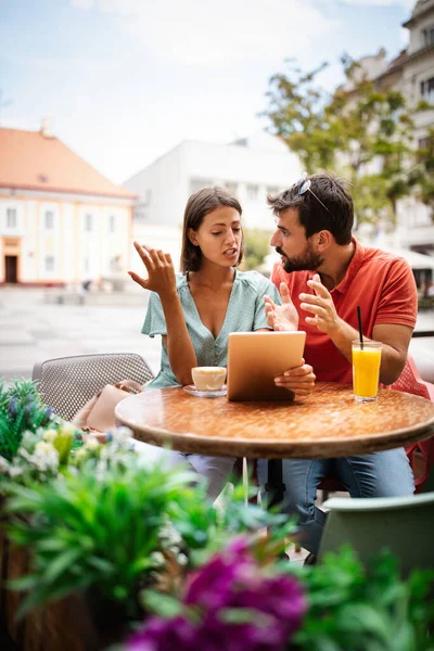 Triste Pareja Teniendo Conflictos Problemas Relación Cafetería —  Fotos de Stock