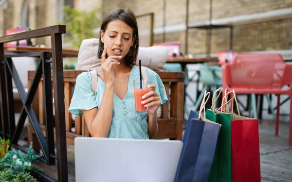 Beautiful Brunette Woman Using Notebook Work Freelance Blogging Studying Shopping — Stock Photo, Image