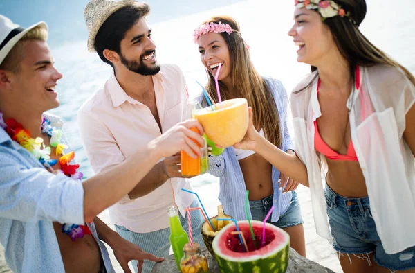 Grupo Amigos Felices Fiesta Divertirse Playa — Foto de Stock