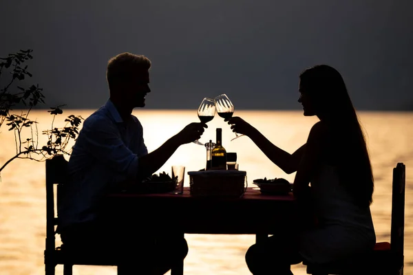People Celebration Vacation Honeymoon Romance Concept Young Couple Enjoying Romantic — Stock Photo, Image