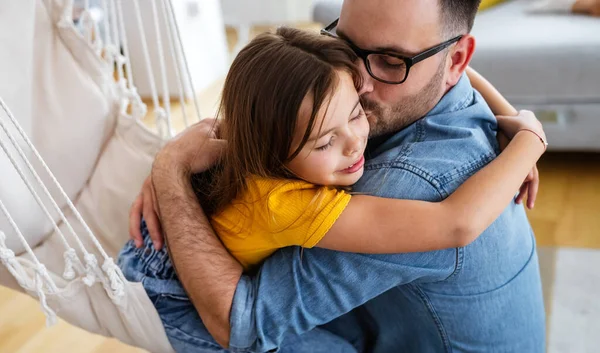 Feliz Familia Amorosa Padre Hija Niña Jugando Juntos Concepto Del — Foto de Stock