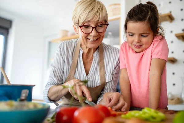 Familie Spaß Liebe Generation Konzept Großmutter Und Enkelin Kochen Küche — Stockfoto