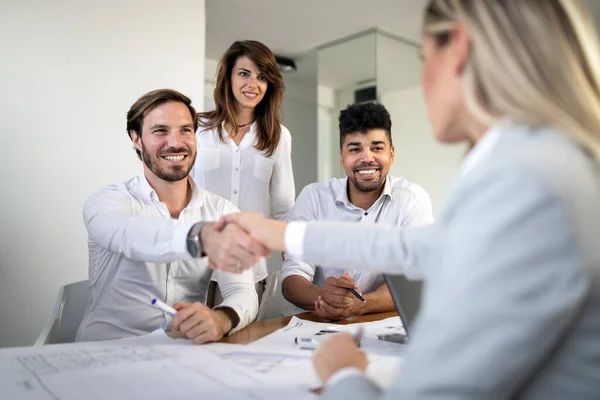 Des Gens Affaires Qui Travaillent Ensemble Pour Rencontrer Dans Bureau — Photo