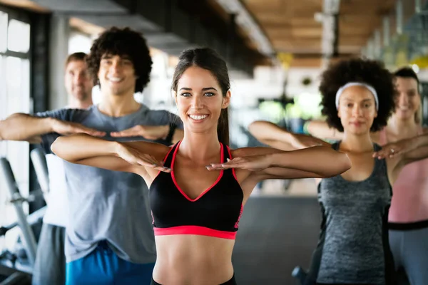 Grupp Glada Passform Människor Gymmet Utövar — Stockfoto