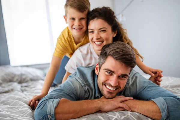 Gelukkig Jong Familie Hebben Plezier Tijd Thuis — Stockfoto