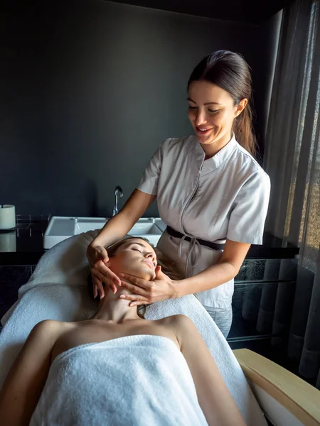 Beautiful Young Woman Getting Face Treatment Beauty Salon — Stock Photo, Image