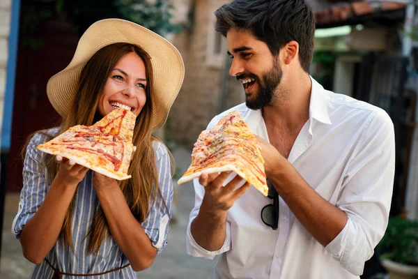 Friends Having Fun Outdoors Eating Pizza Summer Vacation — Stock Photo, Image