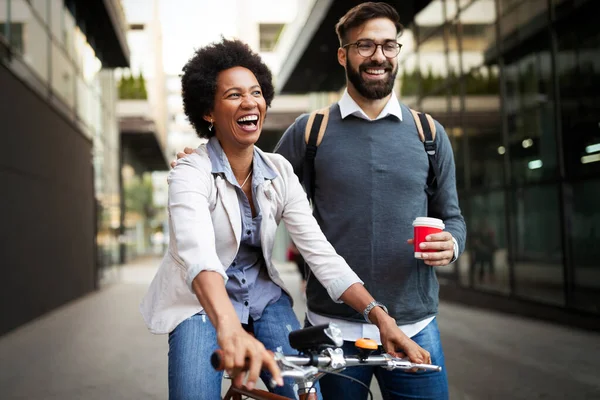 Portret Van Gelukkige Zakenmensen Vrienden Genieten Van Pauze Van Ontmoeting — Stockfoto