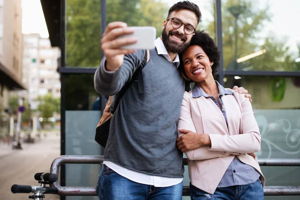 Gelukkig Liefdevol Stel Gelukkig Jong Glimlachen Man Vrouw Hebben Plezier — Stockfoto