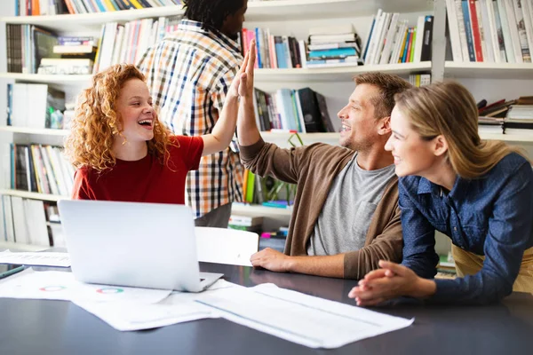 Entreprenörer Designers Arkitekter Affärsmän Konferens Moderna Mötesrum — Stockfoto