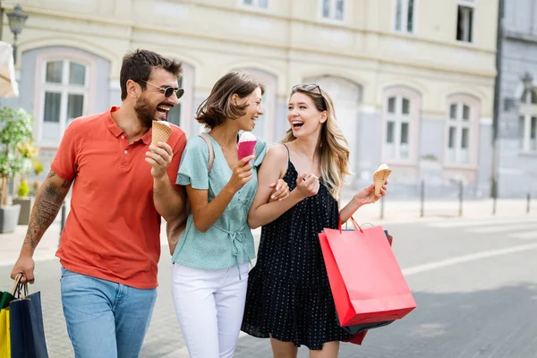 Group Happy Friends Having Fun Shopping Together Outdoor — Stock Photo, Image