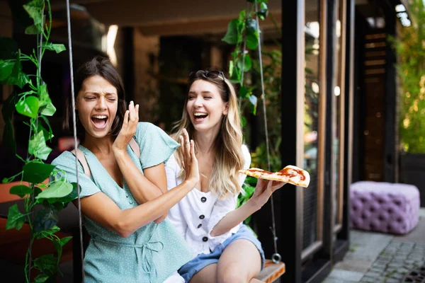 Young Woman Rejecting Unhealthy Fast Food Because Gluten Intolerance — Stock Photo, Image