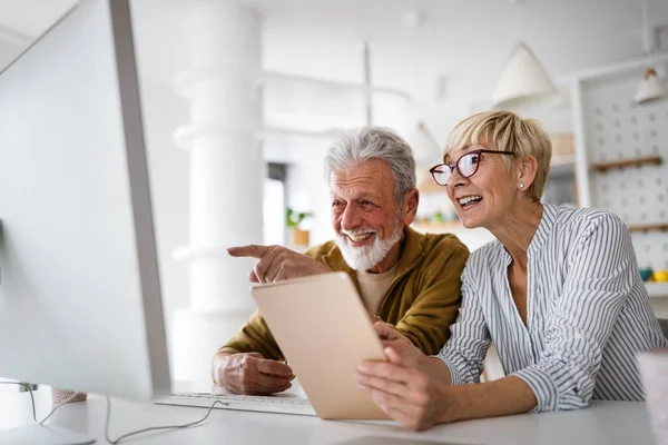 Senior Woman Helping Senior Man Use Computer Technology People Concept — Stock Photo, Image