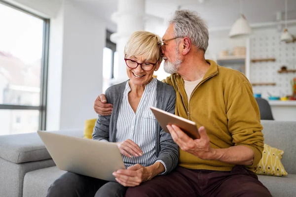 Happy Senior Couple Hugging Enjoying Retirement Home — Stock Photo, Image
