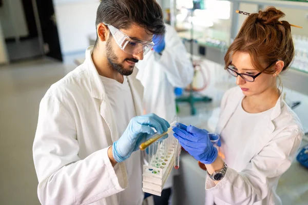 Gruppe Von Medizinern Die Labor Arbeiten Forscherteam Virenmenschen Konzept — Stockfoto