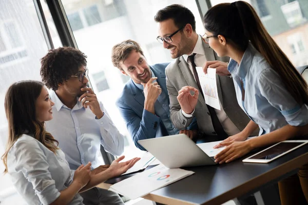 Programmeurs Travaillant Dans Bureau Entreprise Développement Logiciel — Photo