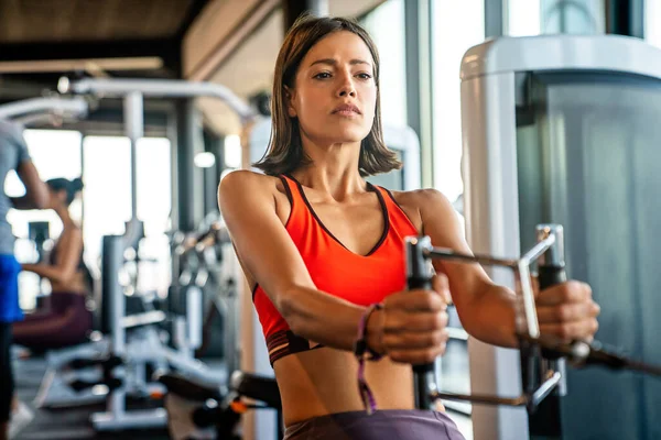 Jovem Atraente Ajuste Desportivo Mulher Está Trabalhando Fora Ginásio — Fotografia de Stock