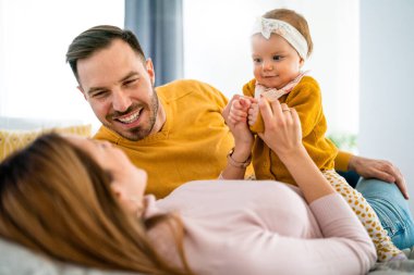 Coronavirus için karantina karantinasında sosyal mesafeler ve kendini izole etme