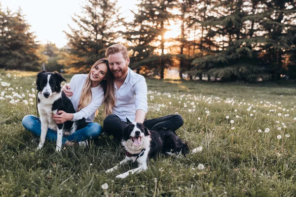 Happy Couple Playing Dog Park Outdoor People Pet Concept — Stock Photo, Image