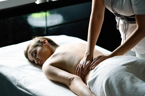 Gezonde Mooie Vrouw Spa Recreatie Gezondheid Massage Genezing — Stockfoto