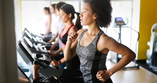 Group Fit Young People Gym Exercising — Stock Photo, Image