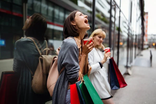 Young Beautiful Women Shopping Bags Coffee City — Stock Photo, Image