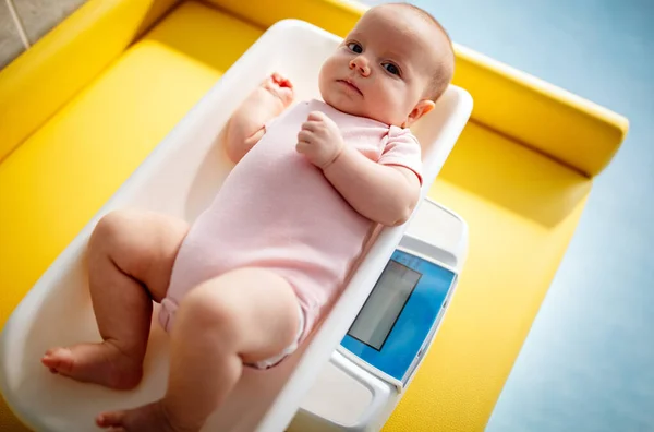 Bebê Lindo Balança Saúde Conceito Peso Bebê — Fotografia de Stock