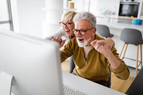 Senior Woman Helping Senior Man Use Computer Technology People Concept — Stock Photo, Image