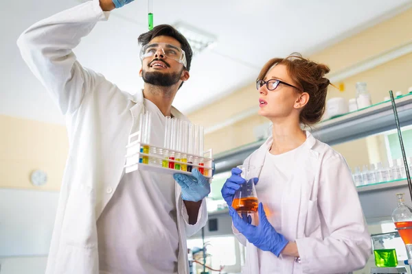 Grupo Científicos Médicos Que Trabajan Laboratorio Equipo Investigación Virus Concepto — Foto de Stock