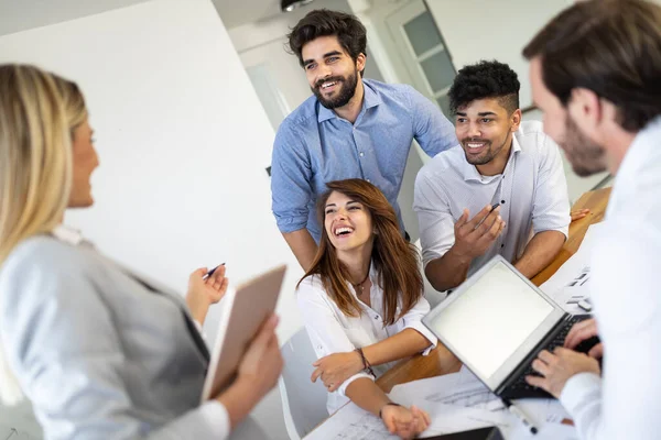 Gruppo Imprenditori Riuniti Ufficio Brainstorming Condivisione Idee — Foto Stock