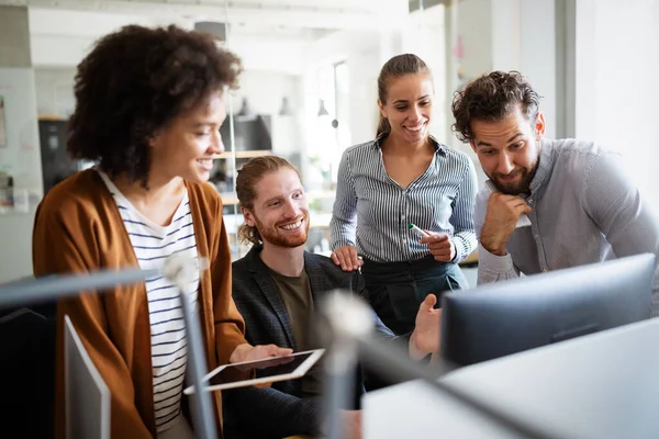 Jonge Ondernemers Ontwerpers Werken Aan Een Nieuw Project Startup Concept — Stockfoto