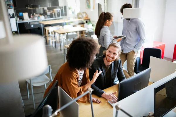 Jóvenes Empresarios Diseñadores Están Trabajando Nuevo Proyecto Concepto Startup — Foto de Stock