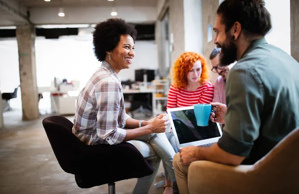 Des Gens Affaires Heureux Des Architectes Qui Discutent Travaillent Bureau — Photo