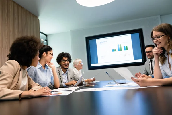 Les Gens Affaires Travaillent Conférence Réunion Dans Bureau Moderne — Photo