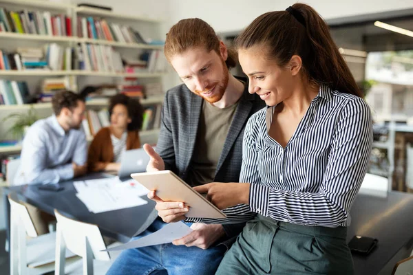 Grupp Affärsmän Arkitekter Samarbetar Projekt Office — Stockfoto