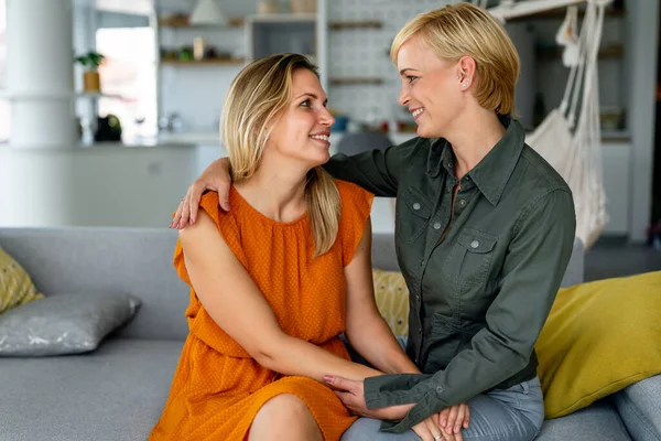 Portrait Happy Young Lesbian Couple Embracing Each Other Smiling Living — Stock Photo, Image