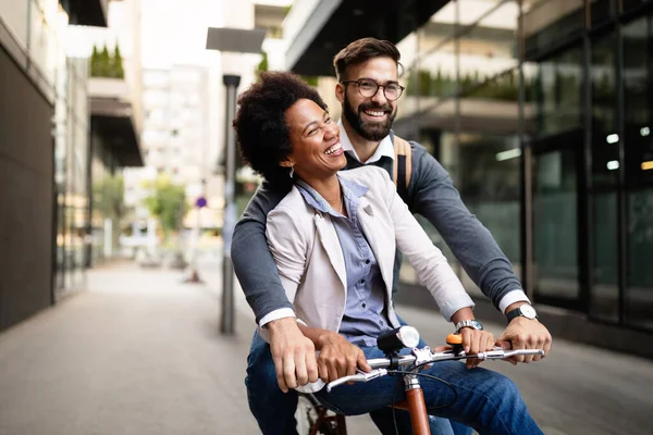 Young Happy Couple Having Fun City Ride Bicycle — Stock Photo, Image