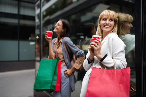 Young Beautiful Women Shopping Bags Coffee City — Stock Photo, Image