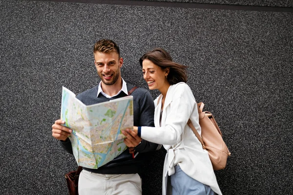 Pareja Viajes Citas Concepto Turismo Feliz Mujer Sonriente Hombre Enamorado — Foto de Stock