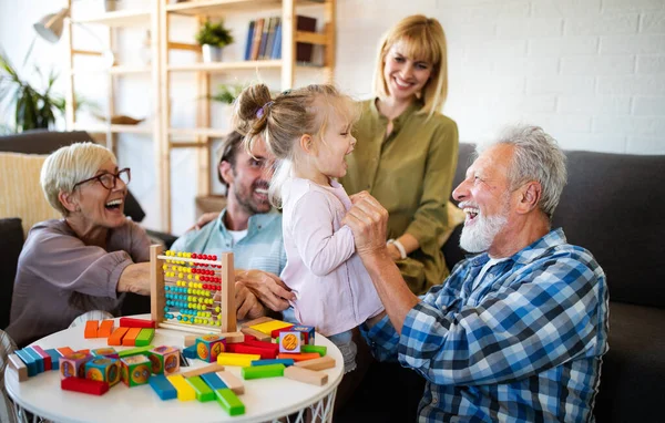 Maduro Abuelos Jugando Con Nietos Divertirse Con Familia —  Fotos de Stock