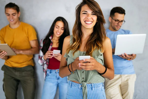 Digitale Verbindingstechnologie Netwerk Team Vrienden Studenten Concept — Stockfoto