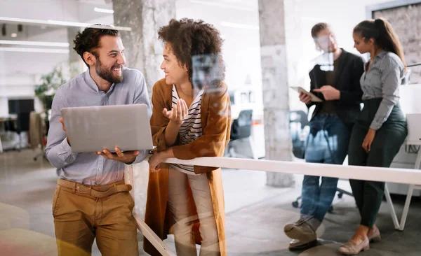 Samarbete Och Analys Affärsmän Som Arbetar Moderna Kontor — Stockfoto