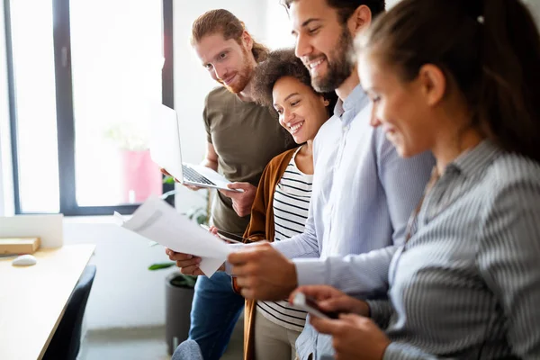 Erfolgreiches Unternehmen Mit Zufriedenen Mitarbeitern Geschäftstreffen Teamwork Bürokonzept — Stockfoto