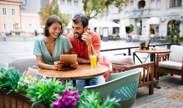 Happy Couple Drinking Coffee Having Fun Outdoors Cafe Summer Vacation — Stock Photo, Image