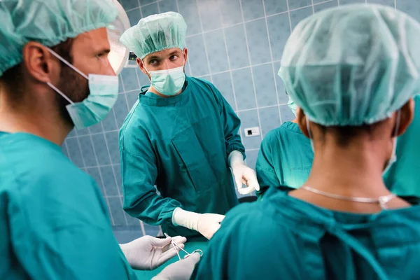 Équipe Chirurgiens Dans Salle Opération Préparant Pour Chirurgie Hôpital — Photo