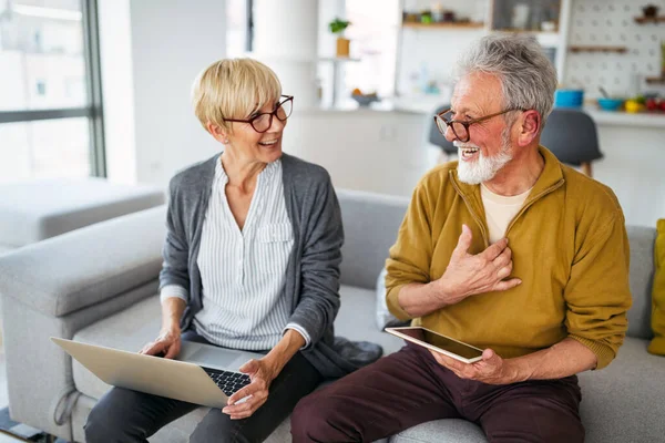 Senior Woman Helping Senior Man Use Computer Technology People Concept — Stock Photo, Image