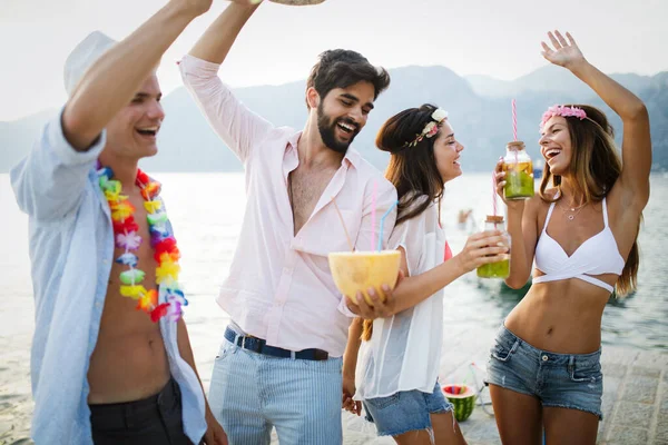 Grupo Amigos Divirtiéndose Fiesta Verano — Foto de Stock