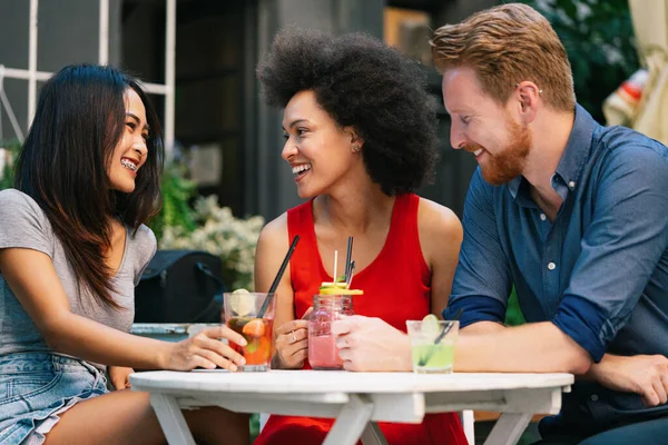 Group Friends Having Fun Together Women Men Talking Laughing Enjoying — Stock Photo, Image