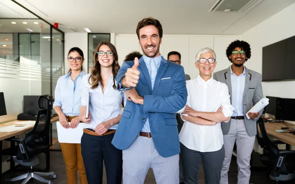 Grupo Empresas Exitosas Con Trabajadores Felices — Foto de Stock